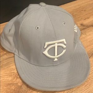 Gray Minnesota Twins New Era Fitted Hat 7 3/8